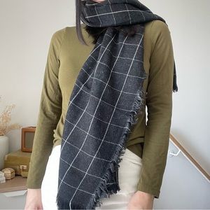 Checkered scarf (no brand)